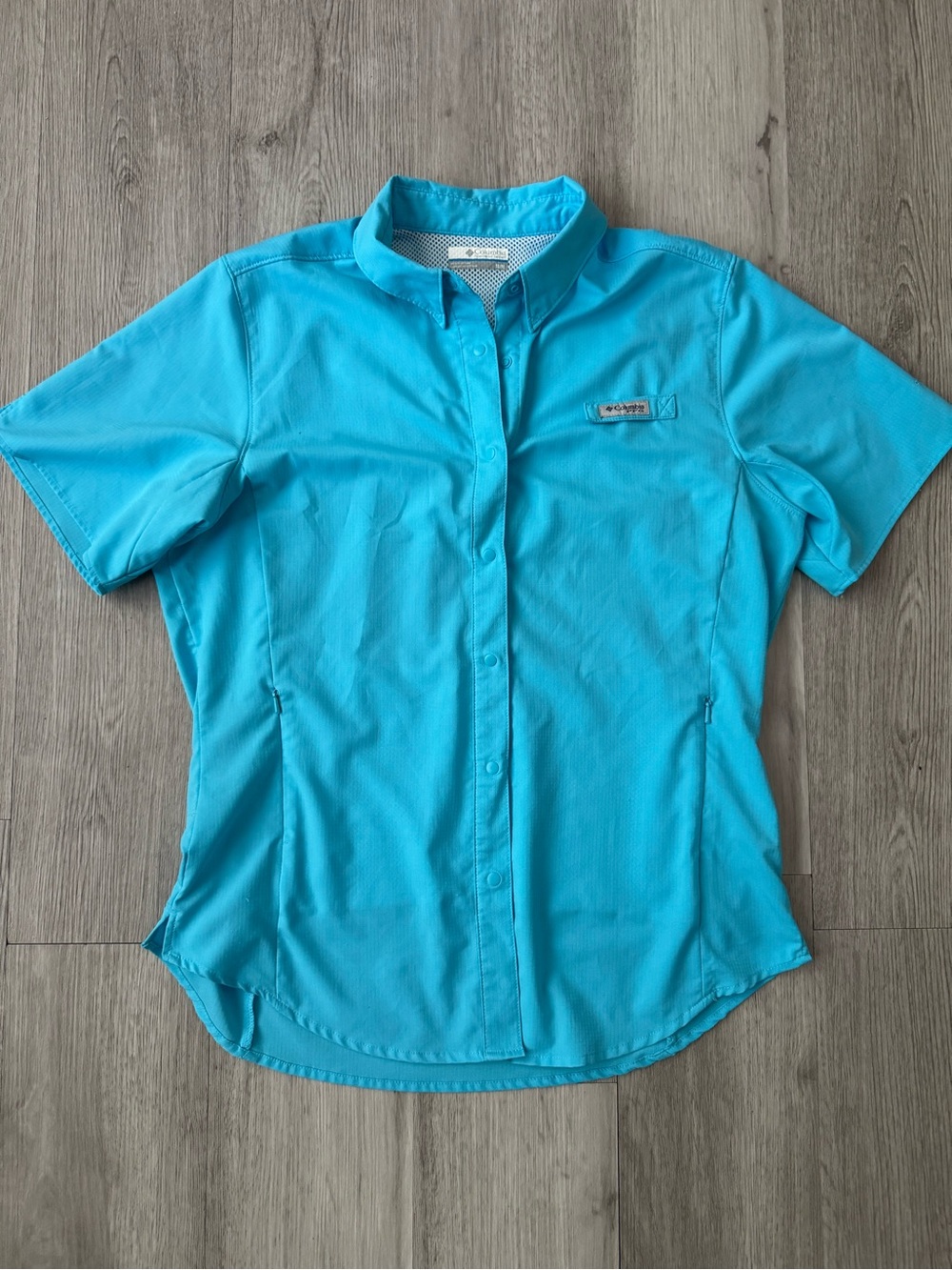 Columbia PFG Omni Shade Women’s Vented Short Sleeve Blue Button Up Shirt Medium